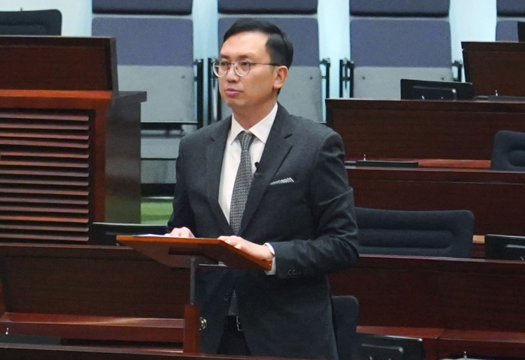自由黨李鎮強建議小組委員會應開放更多名額,讓全體90名議員均有參與機會。 自由黨李鎮強建議小組委員會應開放更多名額,讓全體90名議員均有參與機會。