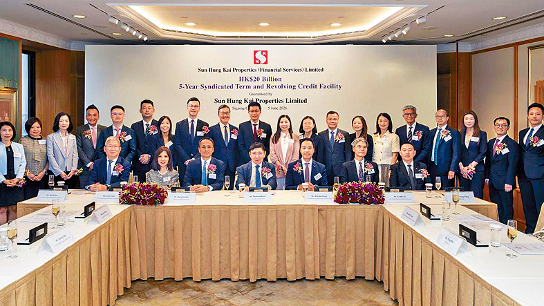 新地簽訂一筆200億元的5年期定期及循環銀團貸款，有16間金融機構參與。