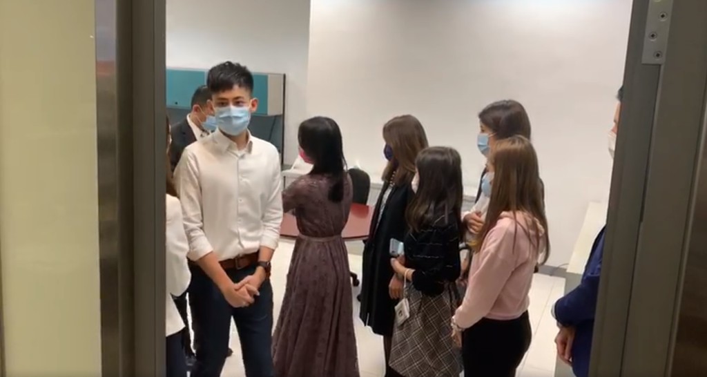 有線港聞員工向新聞及公共事務副總經理許方輝遞交辭職信。網上截圖