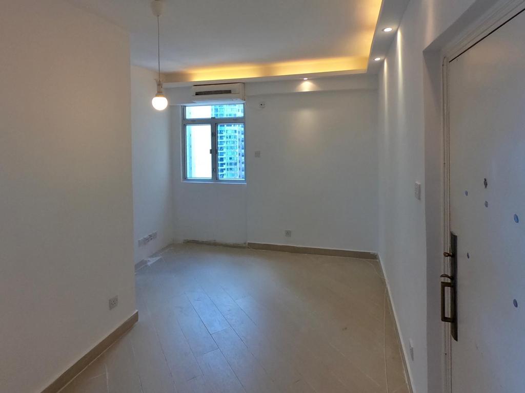 室內裝潢清雅簇新，稍添家具即可入住。