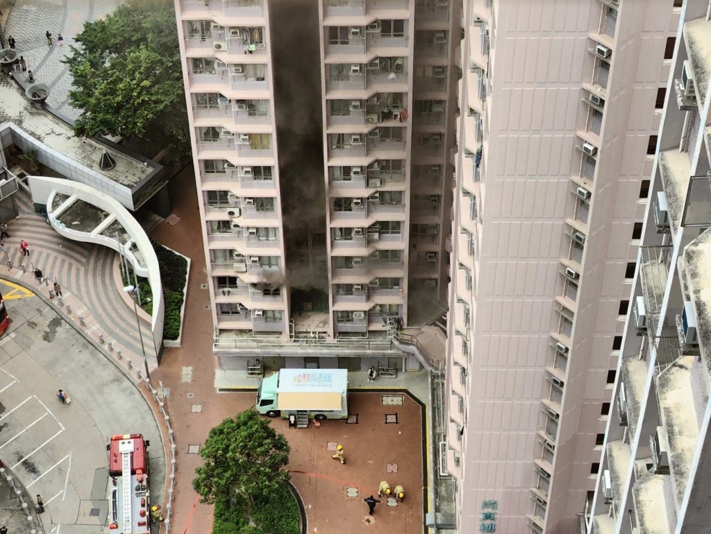 将军澳尚德邨尚真楼一个低层单位发生火警。网上图片