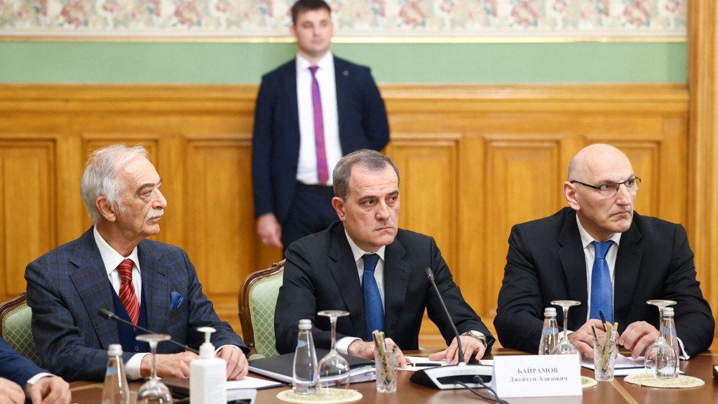 今年5月，阿塞拜疆外交部長率團赴莫斯科和談。 路透社