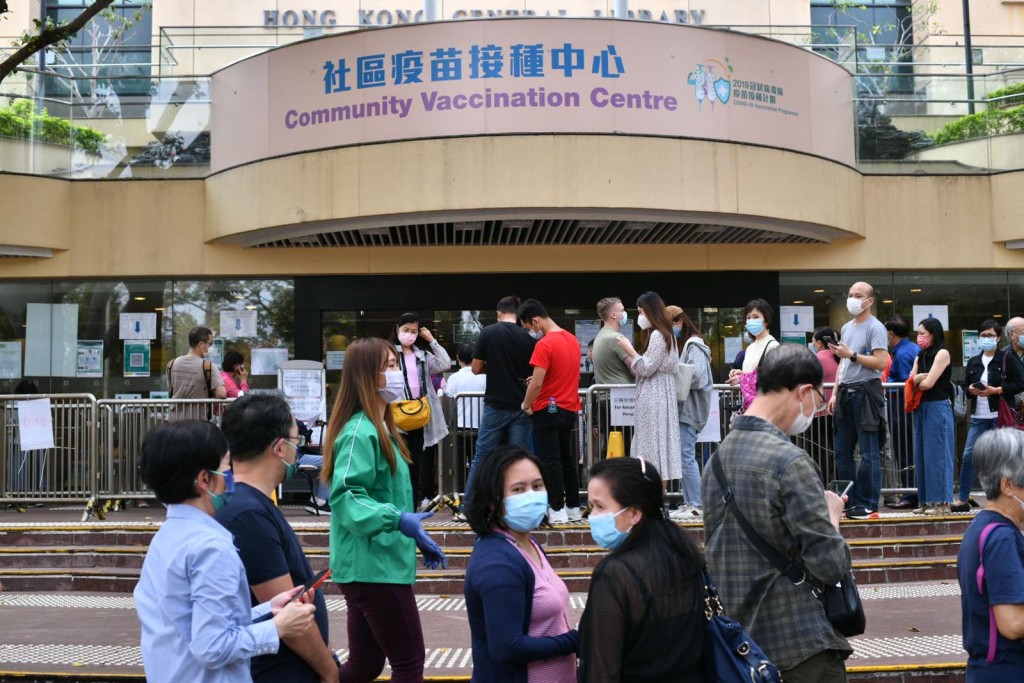 各社區疫苗接種中心即日起暫停接種復必泰疫苗，直至另行通知。