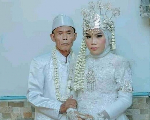 71歲的薩爾納與18歲的諾妮結婚。網圖