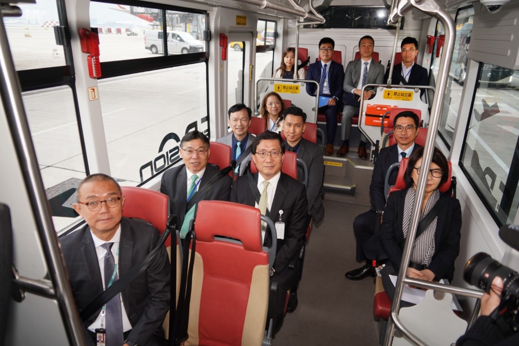 林世雄去年試坐香港國際機場內的自動駕駛小型巴士。林世雄網誌