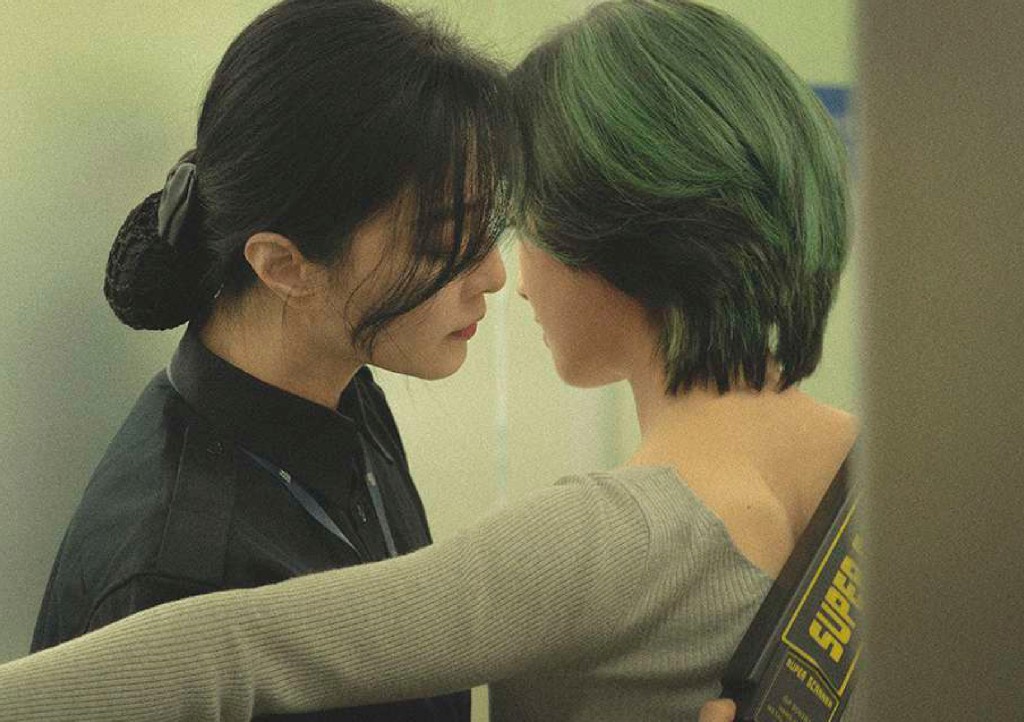 范冰冰在新戏中与韩国女演员李周映发展同志恋情。