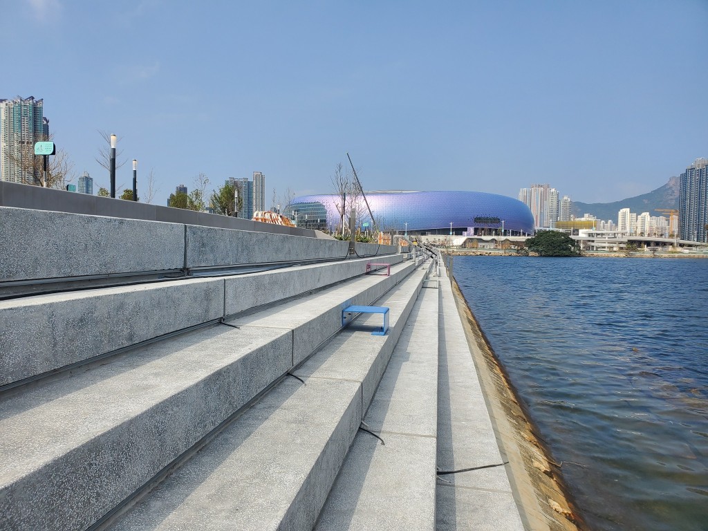 承豐道公園是啟德園區最新的海濱公園, 景色相當優美。(圖片來源:土木工程拓展署) 承豐道公園是啟德園區最新的海濱公園, 景色相當優美。(圖片來源:土木工程拓展署)