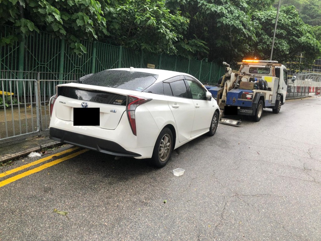 西九龙总区人员昨日进行总区交通日及「万刃行动」。警方图片