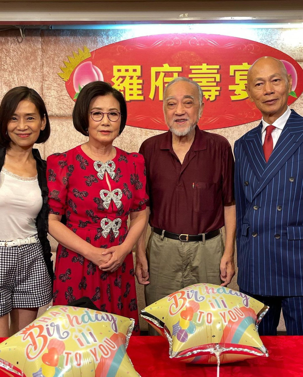 吴丽珠于2022年9月出席罗家英（右）76岁的寿宴。