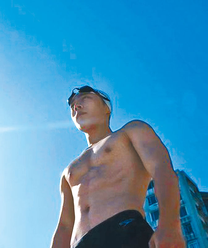 Edan分享新劇照，胸肌、腹肌非常養眼！