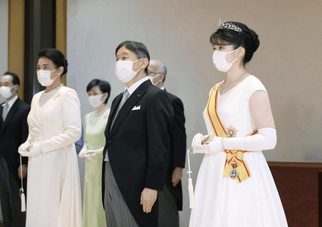 日媒报道,爱子近年逐步走出阴霾,以成熟稳重又亲民的形象大获民心。法新社路透社 日媒报道,爱子近年逐步走出阴霾,以成熟稳重又亲民的形象大获民心。法新社路透社