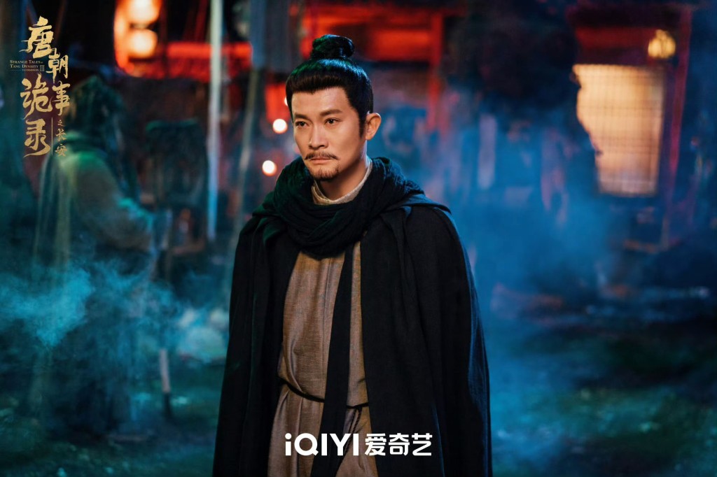 苏无名在查案时被鸟人抓走。 苏无名在查案时被鸟人抓走。