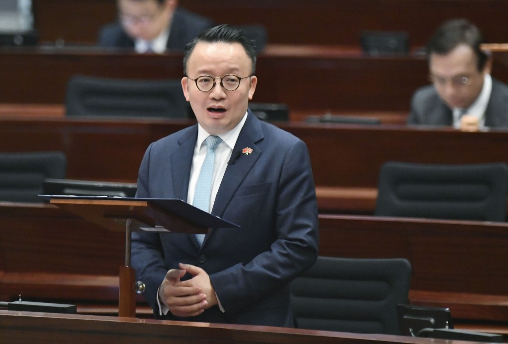 自由党、法律界陈晓峰今日(1日)在立法会大会提出“全面检讨及完善保护儿童的相关法例”议员议案。资料图片 自由党、法律界陈晓峰今日(1日)在立法会大会提出“全面检讨及完善保护儿童的相关法例”议员议案。资料图片