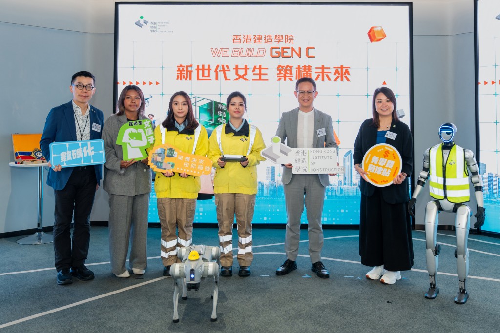 香港建造學院院長楊文武博士(右二) 及學院管理層與學生及畢業生合照。 香港建造學院院長楊文武博士(右二) 及學院管理層與學生及畢業生合照。