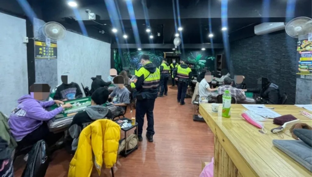 台灣新北市淡水警方昨天（5日）破獲藏身淡江大學附近的麻將賭場。