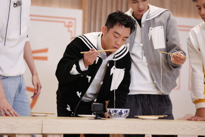 郑恺有份的火锅店开业以来屡爆问题。