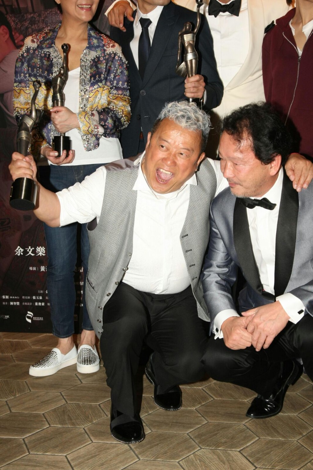 志偉擊敗智叔。