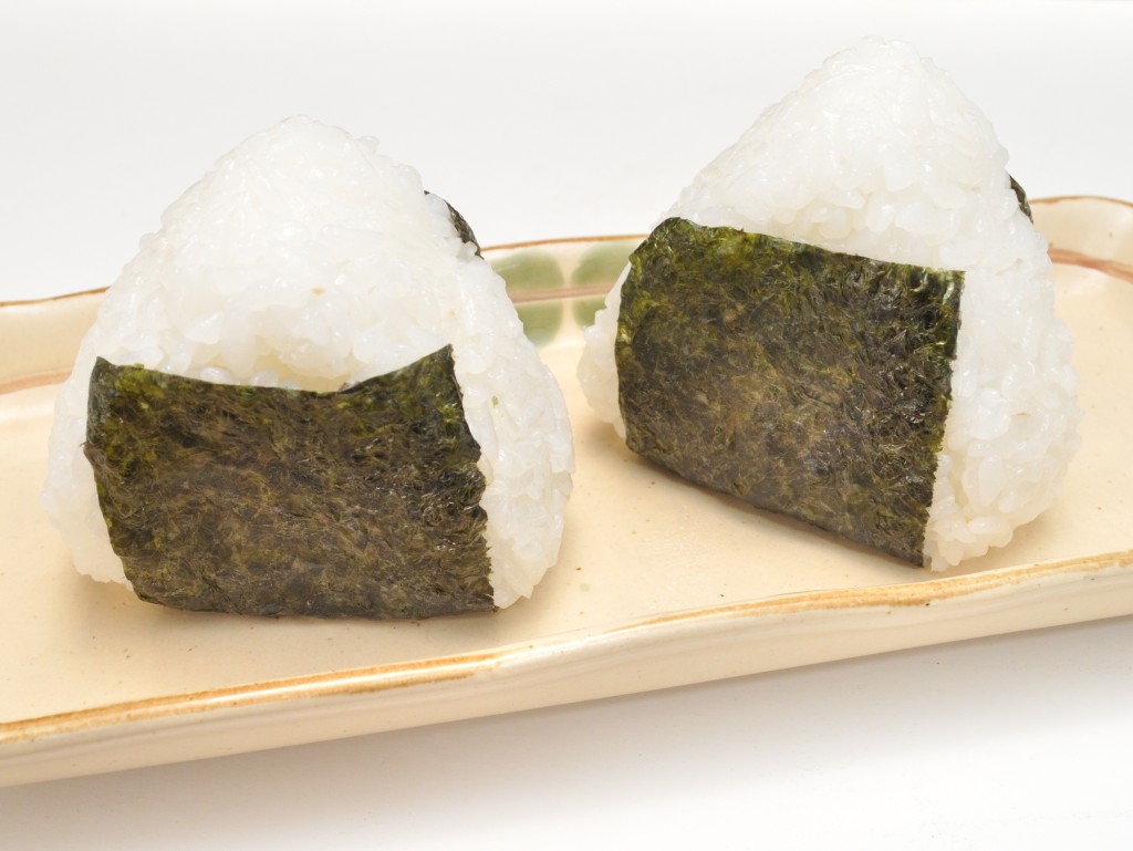 歐美業界看準飯糰售價低於壽司、方便攜帶又具飽足感。維基百科 歐美業界看準飯糰售價低於壽司、方便攜帶又具飽足感。維基百科