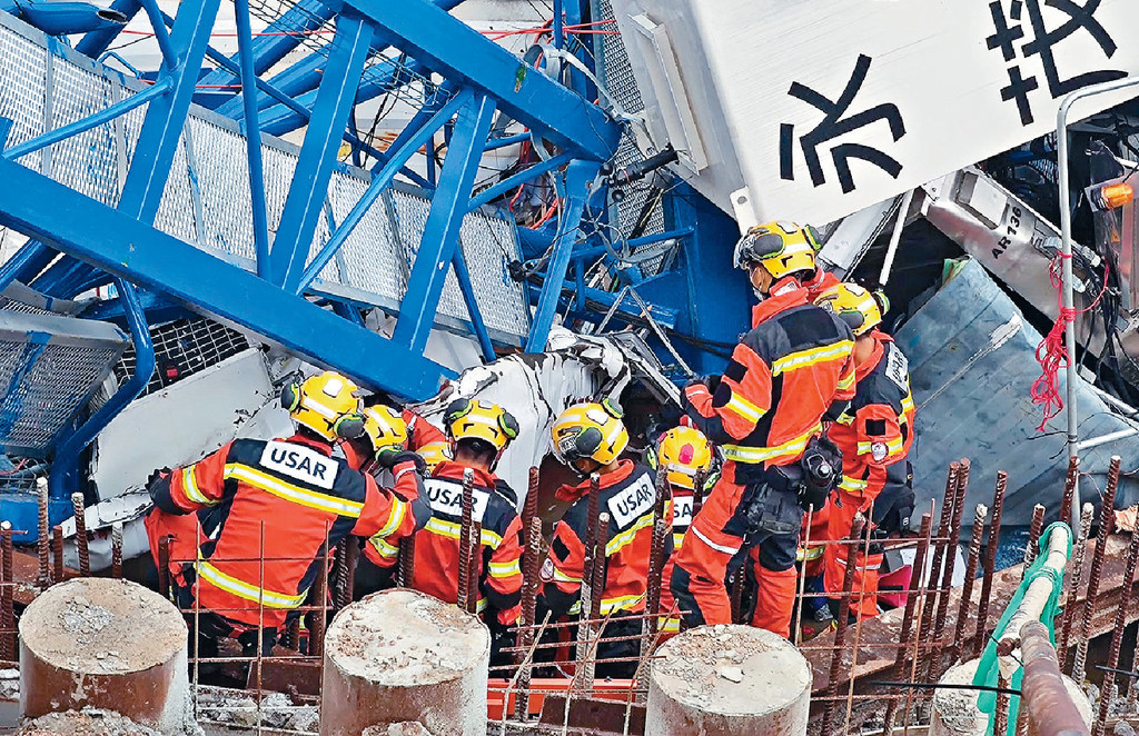 ■塌天秤意外，造成3死6傷。