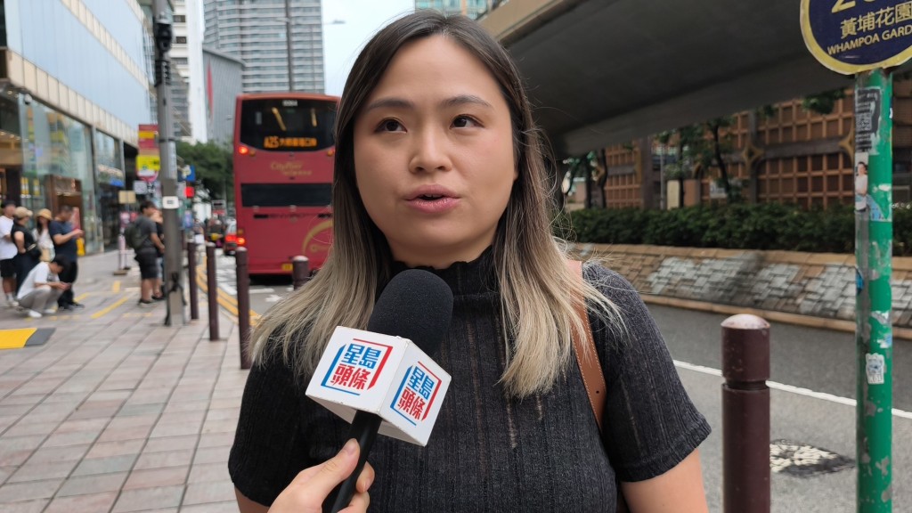 市民張小姐表示,引入網約車有助提升的士行業的服務質素。 梁國峰攝 市民張小姐表示,引入網約車有助提升的士行業的服務質素。 梁國峰攝