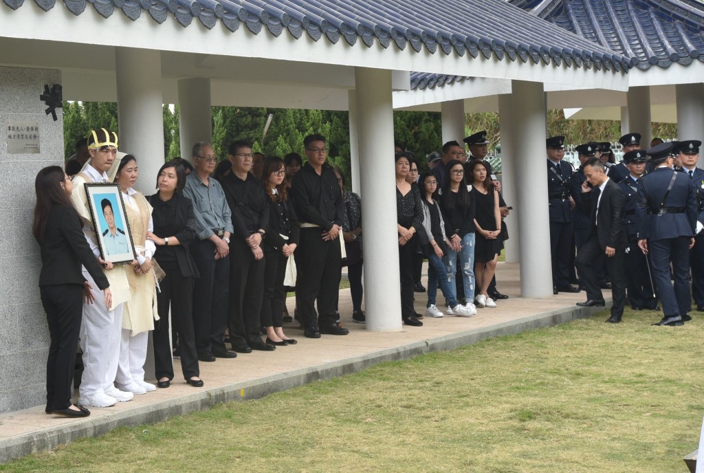 林海雲安葬浩園。