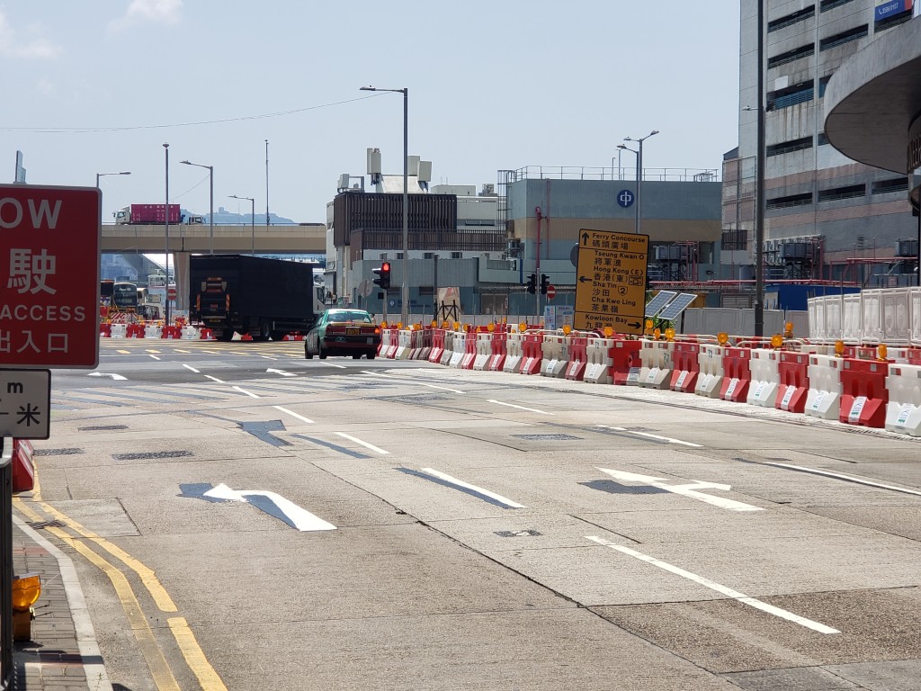 開源道和偉業街十字路口，已恢復3線行車。