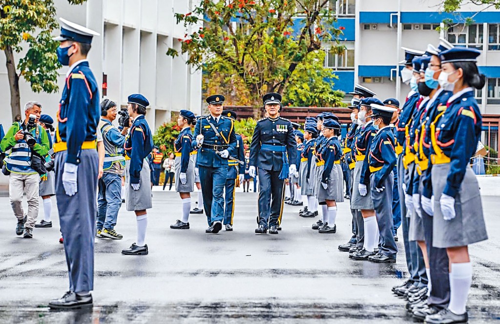 警務處處長蕭澤頤昨以檢閱官身分，主持香港交通安全隊60周年大會操。 