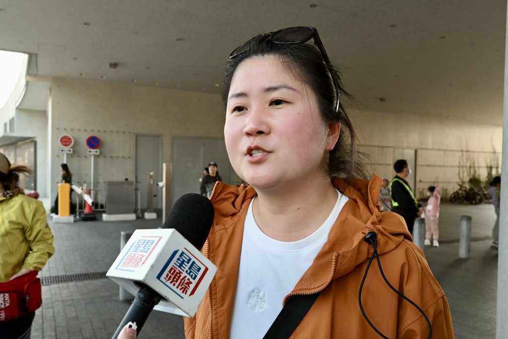 跟團來港的河南遊客張小姐。