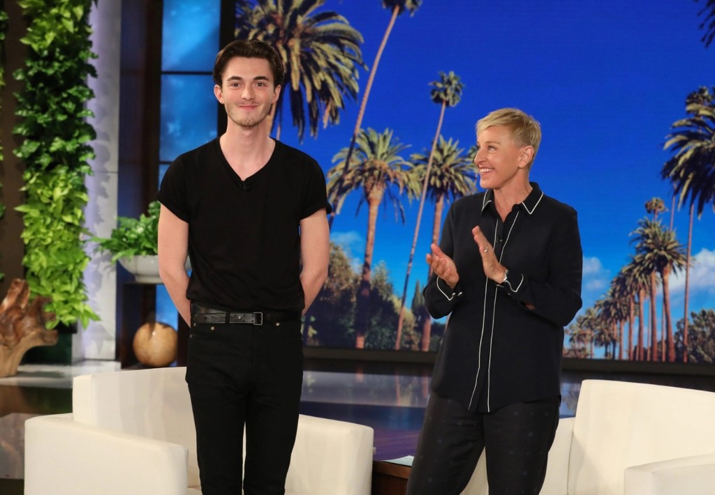 Greyson一開始視Ellen為伯樂,Ellen亦認為他可以成為下一位Justin Bieber。