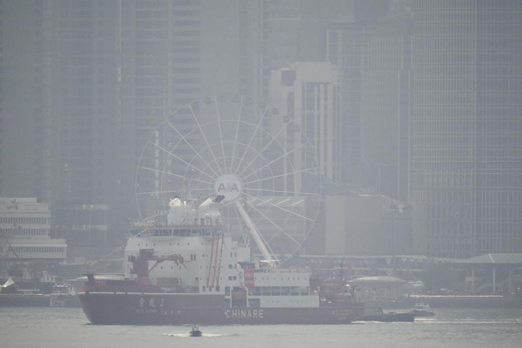 雪龍2號完成5日行程，離開香港。陳浩元攝