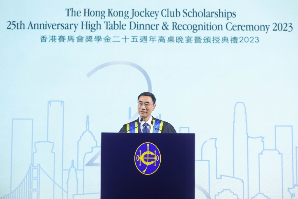 香港赛马会主席利子厚表示香港赛马会奖学金多年来不断发展和进步，以应对21世纪世界的需要。