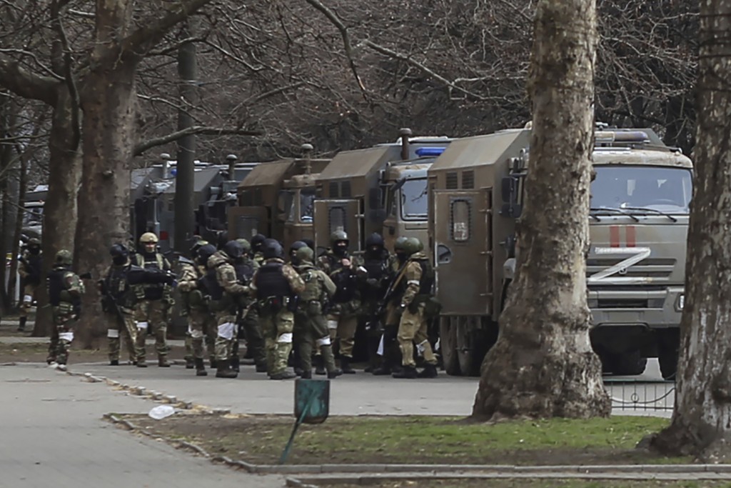 俄軍已經宣布撤出烏克蘭南部城市赫爾松及附近地區。AP