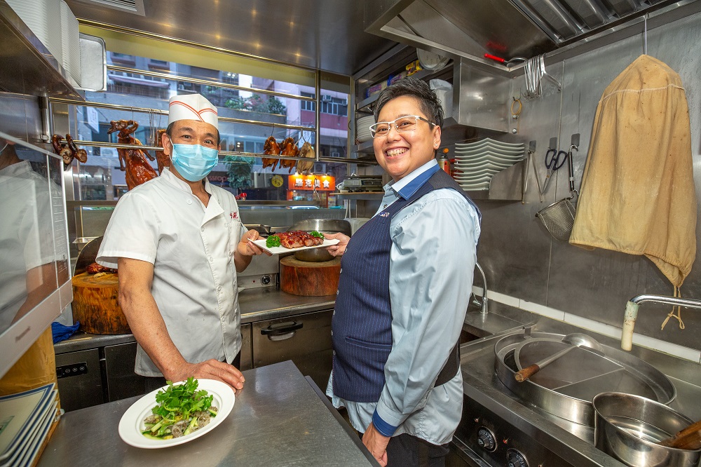 陳燕萍很感恩老師傅們非常配合她這位新手，不斷研發各樣新菜式。受訪者提供