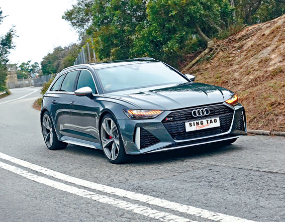 新一代RS6 Avant馬力高達600ps,拋沙板車身及21吋軨帶來狂傲超跑姿態。