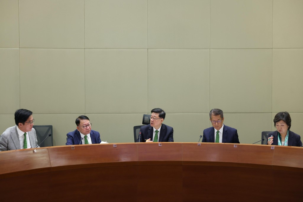 李家超主持北部都會區發展委員會首次工作會議，聚焦討論和指導三個工作組的未來工作方向和策略。李家超FB圖片