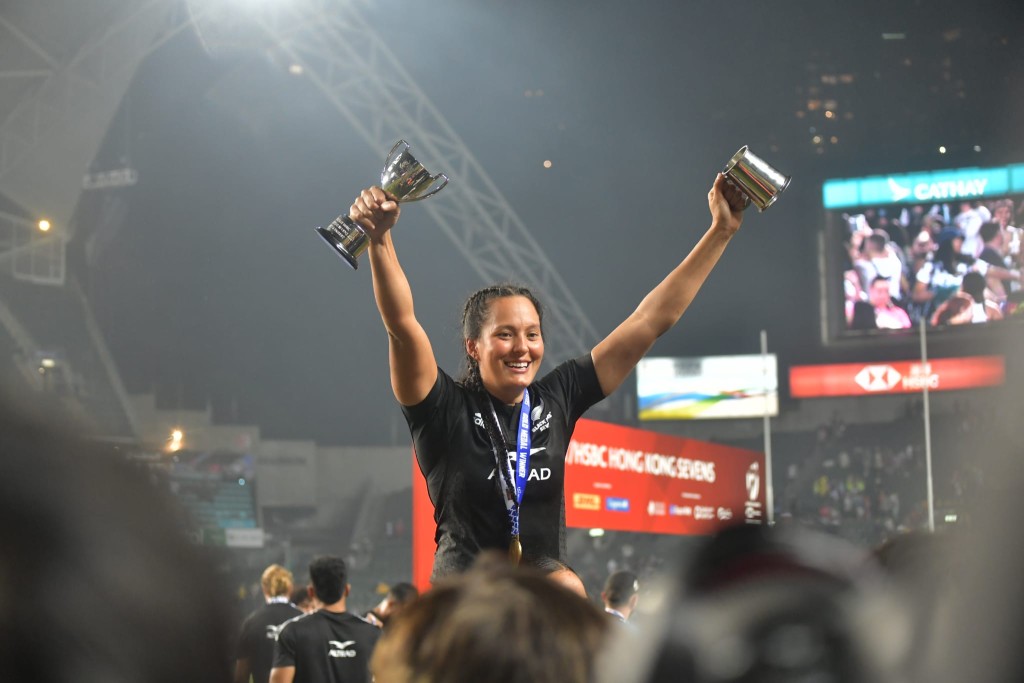 纽西兰包办香港国际七人榄球赛男女子组冠军，赛后大跳传统Haka战舞。陈极彰摄