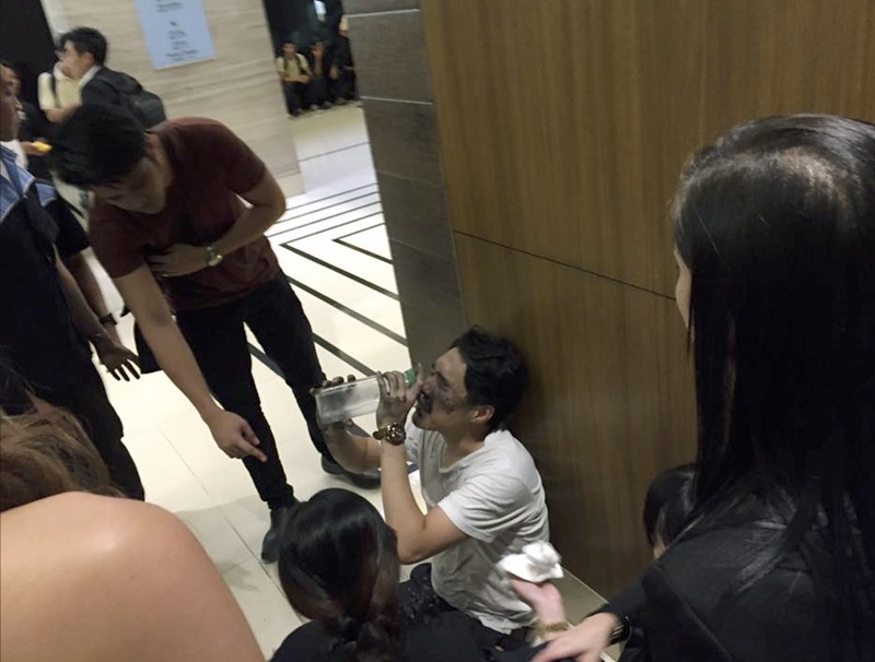 有遊人不適，需要旁人協助。美聯社