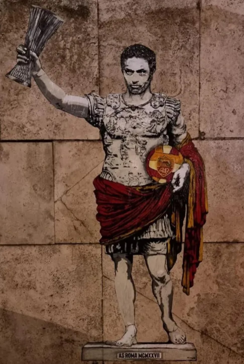 摩連奴在羅馬球迷心目中已等同凱撒大帝。網上圖片
