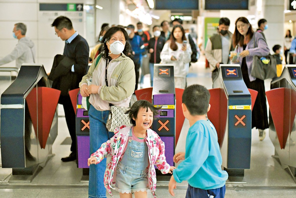 港鐵票價加幅揭盅，今年加幅為2.3%，為時隔4年後再次加價。