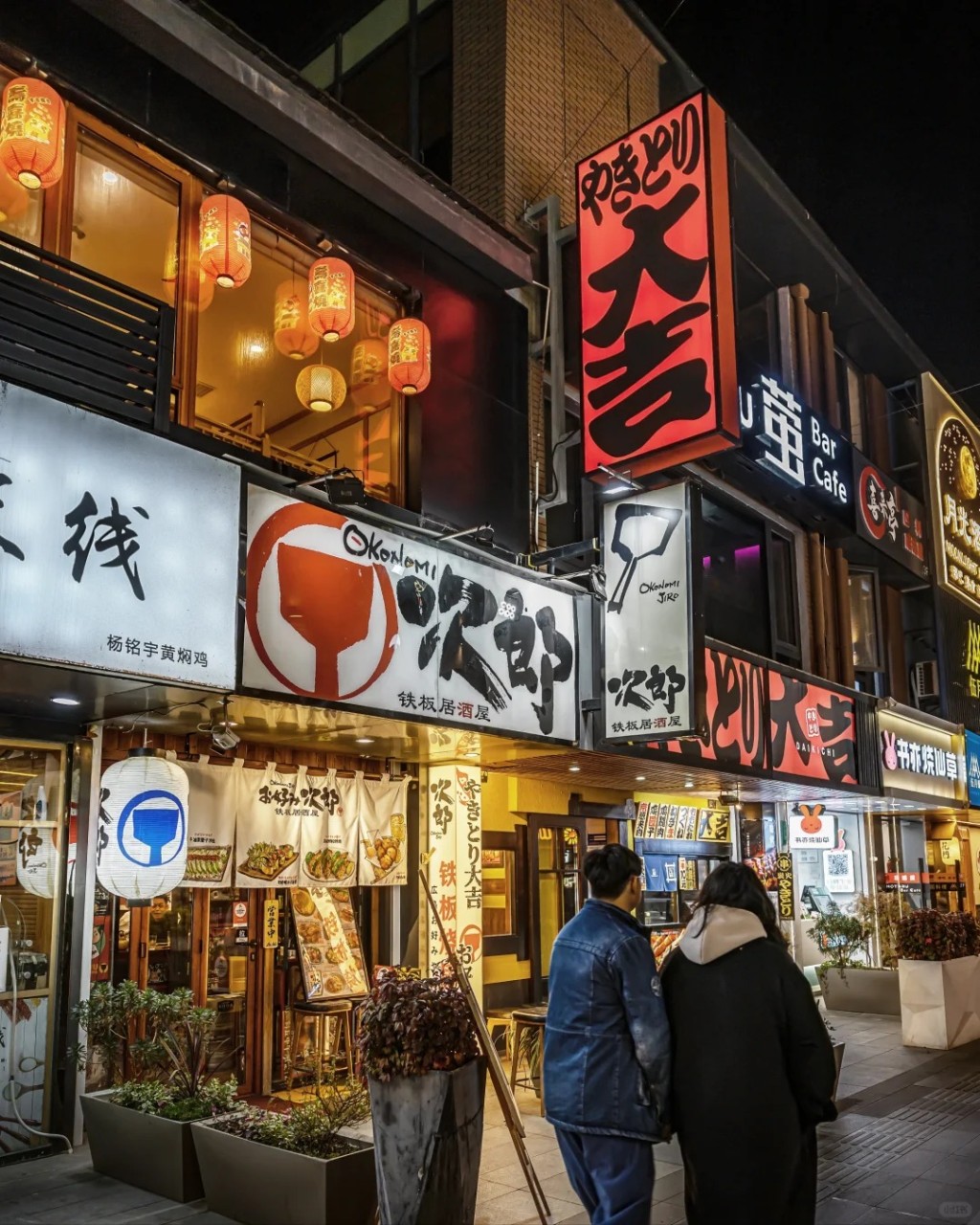 苏州淮海街是当地知名的日本文化街。小红书