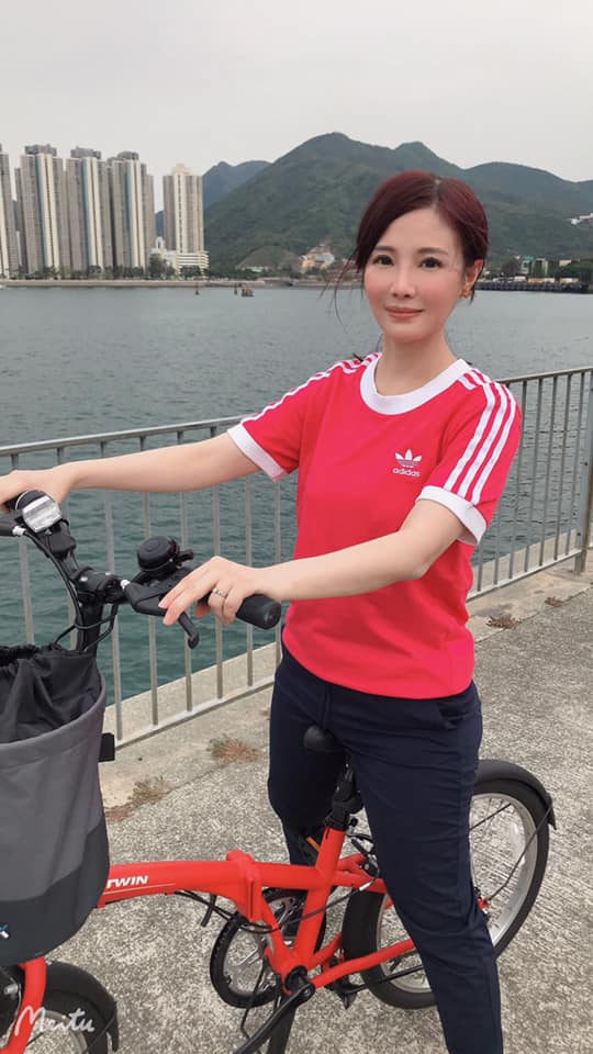 刘紫凤今年已经40岁，但仍keep住好少女。