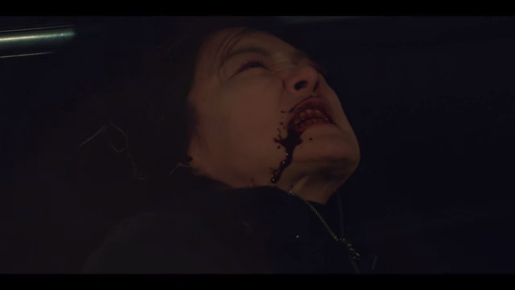 女惡鬼白香熙(玉子妍飾)被結界影響到流晒血。