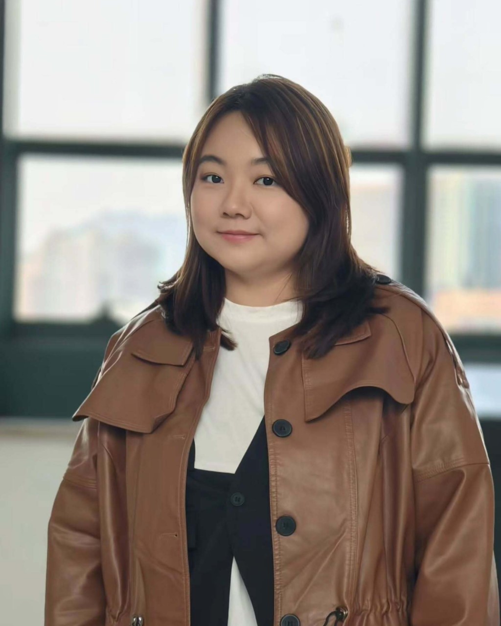 黃博隨帖文附上一張照片,笑說:「近期真係比較少影相,只得攞出當時立峰同立峰嫂幫我影嘅庫存相來同大家打招呼了。」 黃博隨帖文附上一張照片,笑說:「近期真係比較少影相,只得攞出當時立峰同立峰嫂幫我影嘅庫存相來同大家打招呼了。」