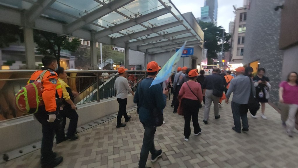 不少旅客來港都以旅行團的形式來港。資料圖片
