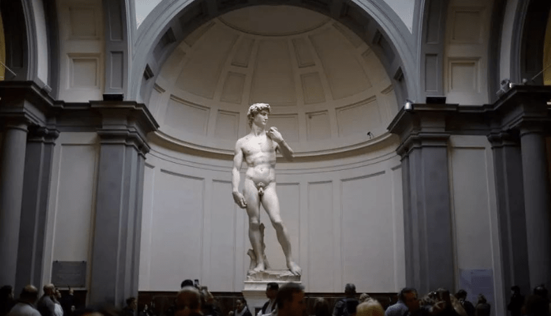 大衛像曾被淫穢及不雅物品審裁處列為「不雅」。微博@奮鬥在意大利