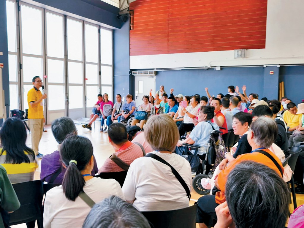 香港弱智人士家長聯會主席黃偉雄希望，政府準確統計全港智障人士總數，以利長遠規劃服務。