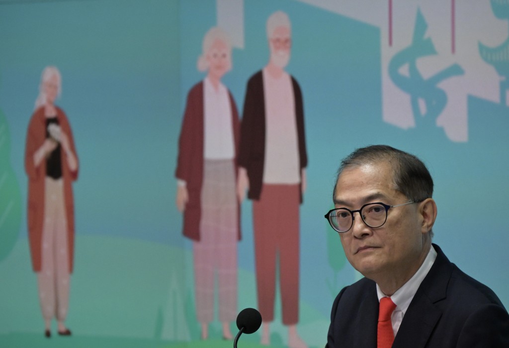 醫務衛生局局長盧寵茂表示，計劃初心是為大灣區養老、或居住在香港的長者，提供便利及選擇，沒前設任何績效指標（KPI）。蘇正謙攝