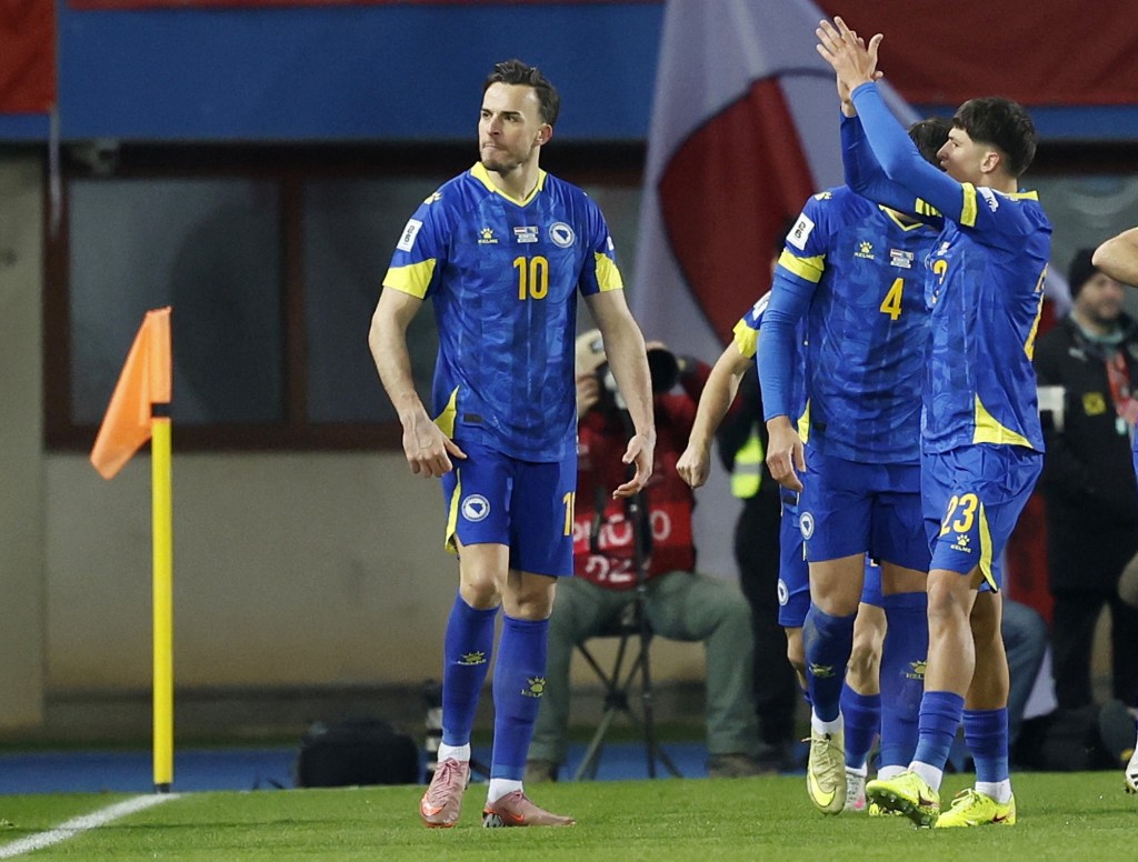 波斯尼亞於12分鐘打開紀錄。路透社