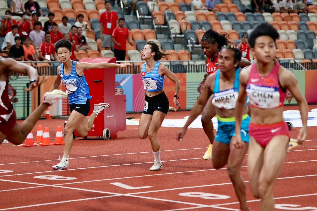 庾沛怡(左二)在女子100米決賽中。徐嘉華攝 庾沛怡(左二)在女子100米決賽中。徐嘉華攝