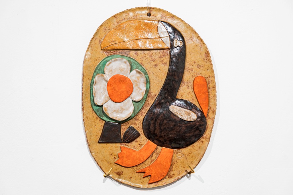 一系列陶艺作品，当然每件作品也少不了鸟儿当主角。